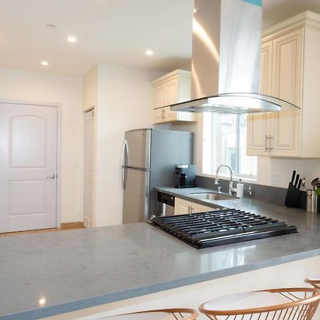 Three-Bedroom Hollywood Condo Лос-Анджелес Экстерьер фото