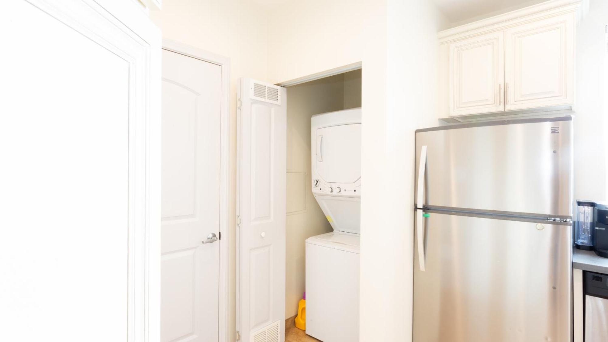 Three-Bedroom Hollywood Condo Лос-Анджелес Экстерьер фото